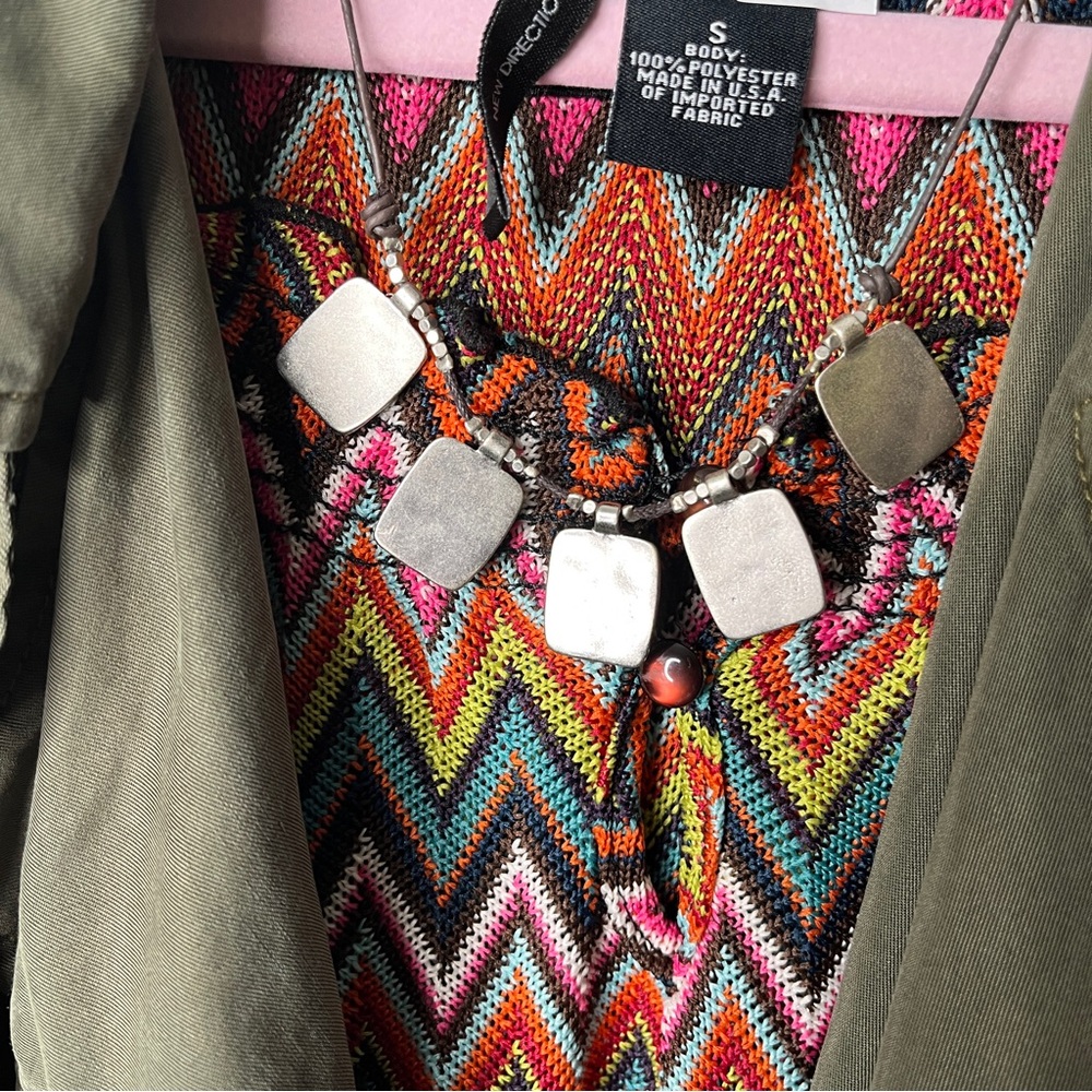 #15 Chevron Chic Bundle New Directions Top Velvet Heart Vest J. Jill Necklace - Picture 3 of 8